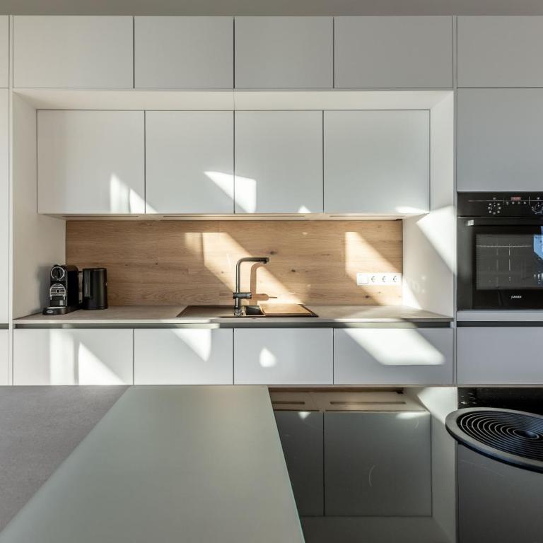 Alpine Suite Spot - Premium Apartment mit 3 Schlafzimmern und Balkon - 3
