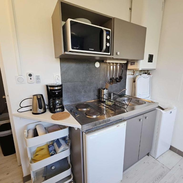 Studio moderne au calme, piscine dans la résidence, lave linge - Studio-Apartment - 4