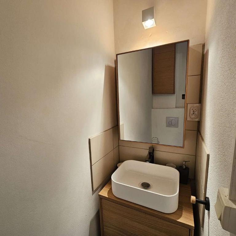Studio moderne au calme, piscine dans la résidence, lave linge - Studio-Apartment - 5