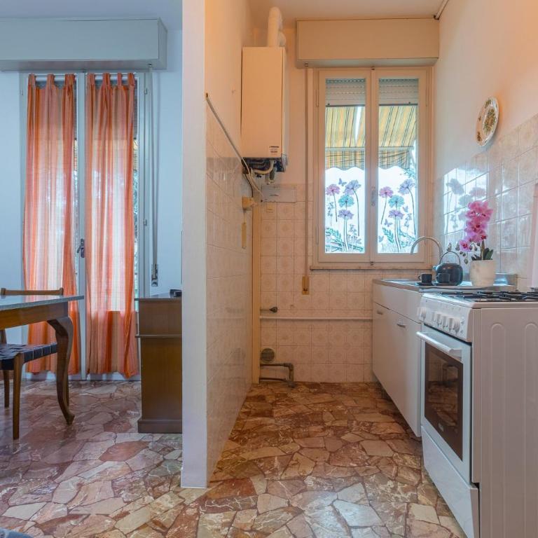 GuestHost - Where the Mountain Meets the City - Two-Bedroom Apartment - 9
