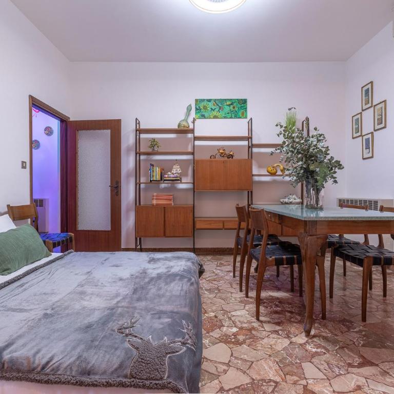 GuestHost - Where the Mountain Meets the City - Two-Bedroom Apartment - 7