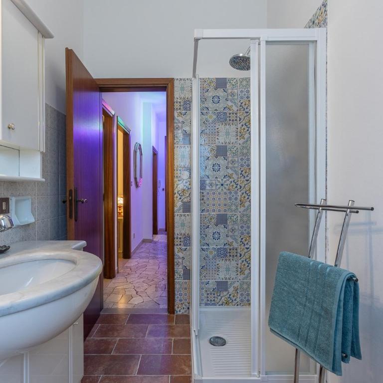 GuestHost - Where the Mountain Meets the City - Two-Bedroom Apartment - 15