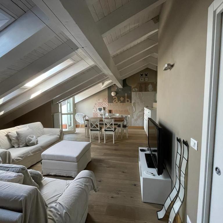 Charming Penthouse in Turin - Appartamento con 2 Camere da Letto - 12