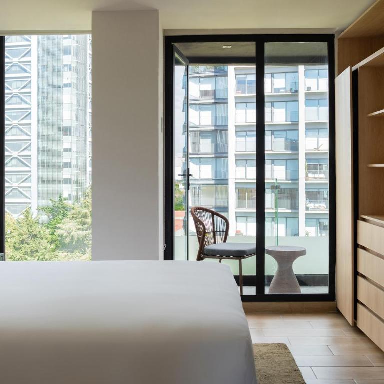Crisol Suites Condesa - Studio with Balcony - 4