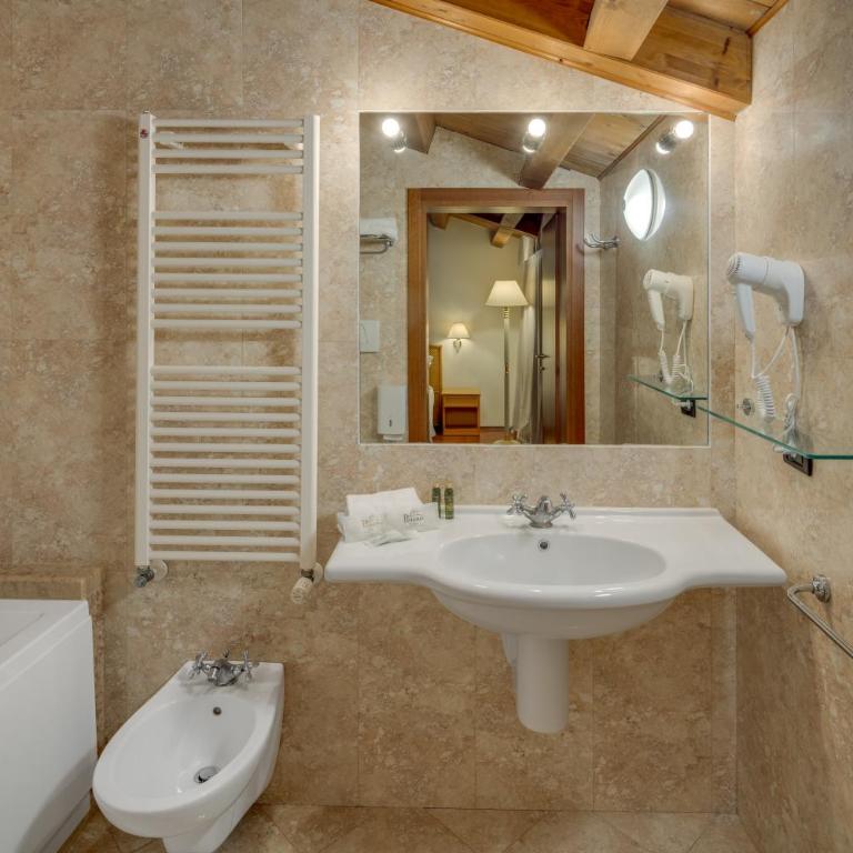 Poiano Garda Resort Hotel - Camera Matrimoniale/Doppia con Letti Singoli con Vista Lago. - 3