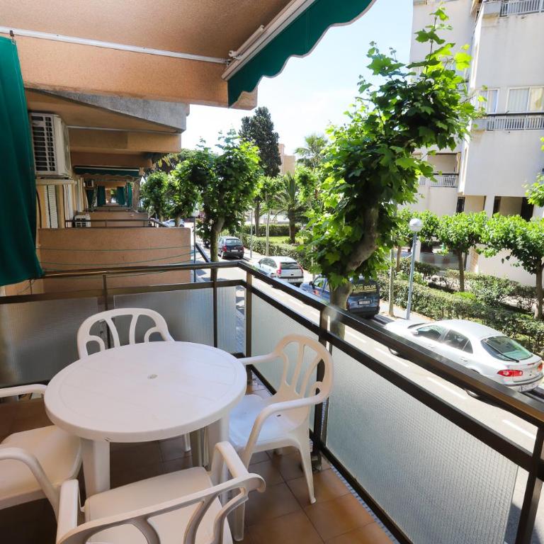 DIFFERENTFLATS Dms - Two-Bedroom Deluxe Apartment with Balcony - 5