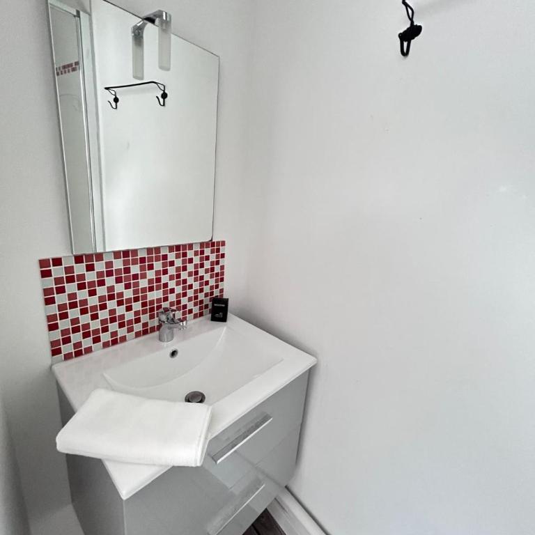 Super 5 chambres avec 4 SDB près du centre et gare - Apartamento de 5 dormitorios - 9