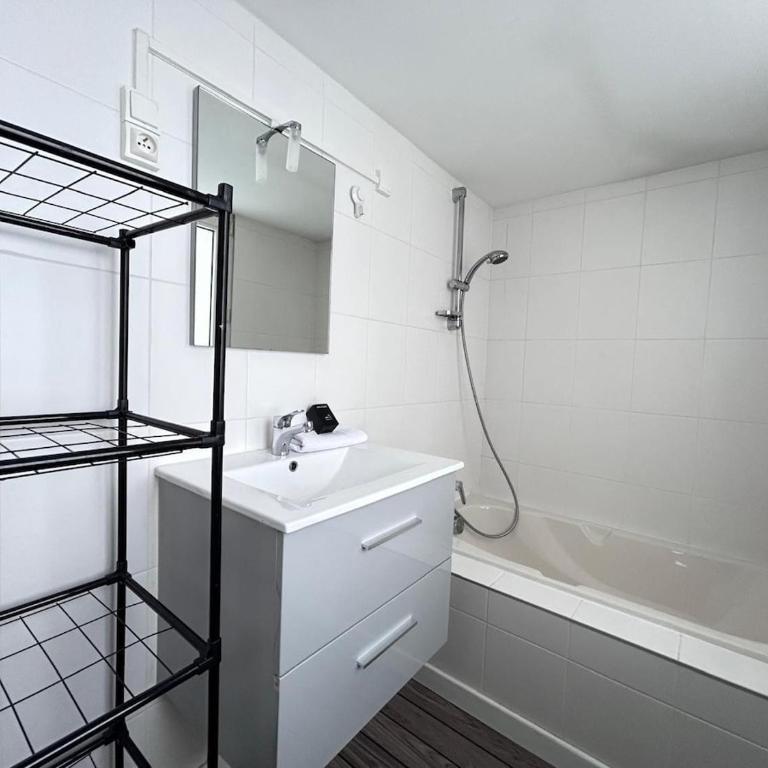Super 5 chambres avec 4 SDB près du centre et gare - Apartamento de 5 dormitorios - 6