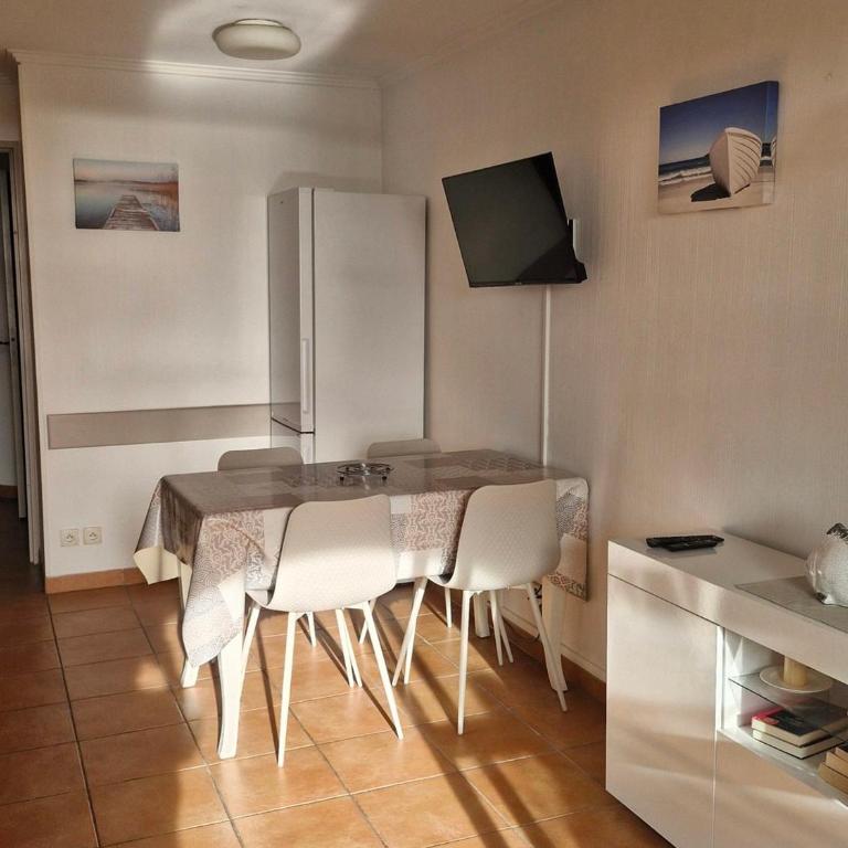 Cap Esterel : Appartement 2 Pièces, Vue Mer, Accès Piscines - FR-1-504-663 - Apartment - 5