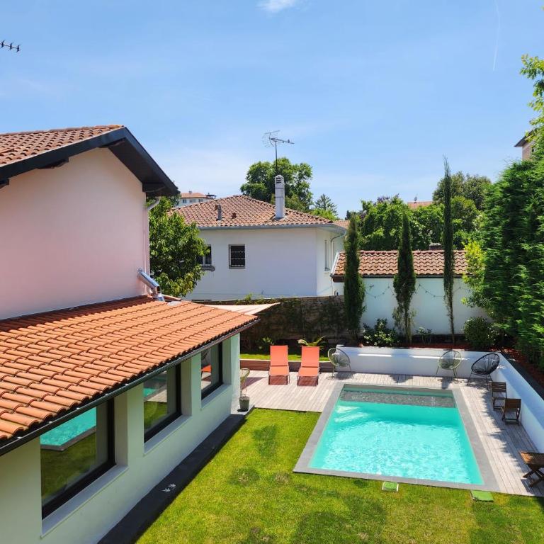 Charmante maison avec piscine - Villa avec Piscine Privée - 1