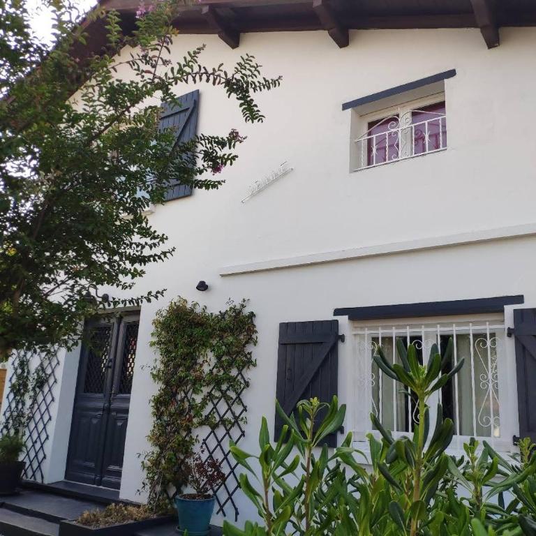 Charmante maison avec piscine - Villa avec Piscine Privée - 3