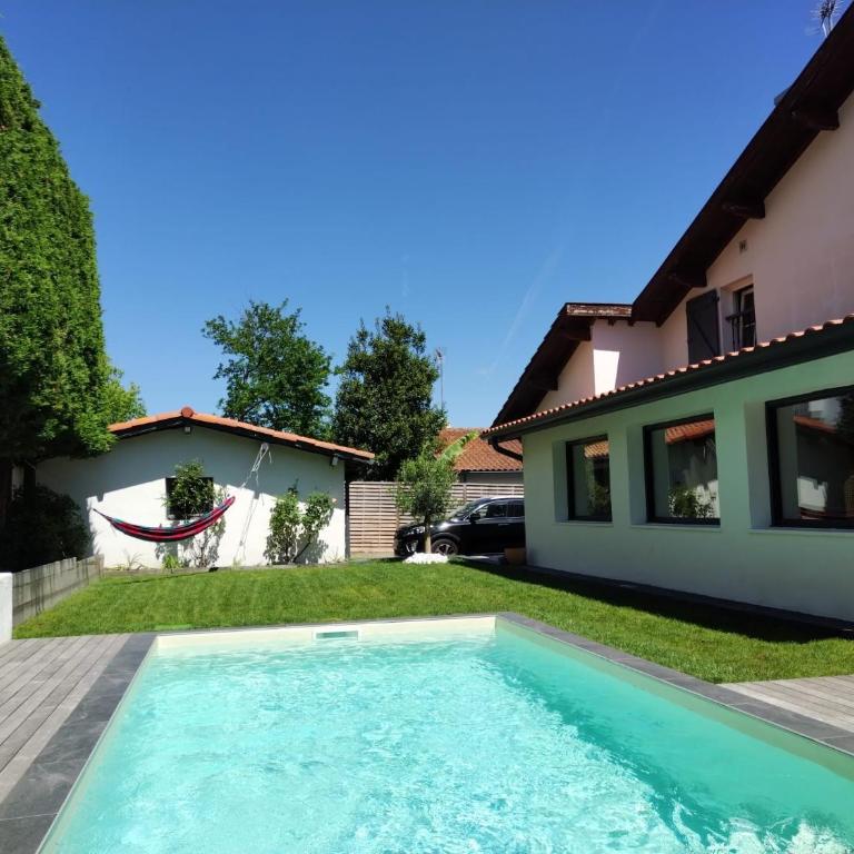 Charmante maison avec piscine - Villa avec Piscine Privée - 25