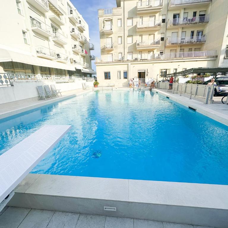 Fronte Mare, Piscina - RESIDENCE GRIFONE - Appartamento con 2 Camere da Letto - 2