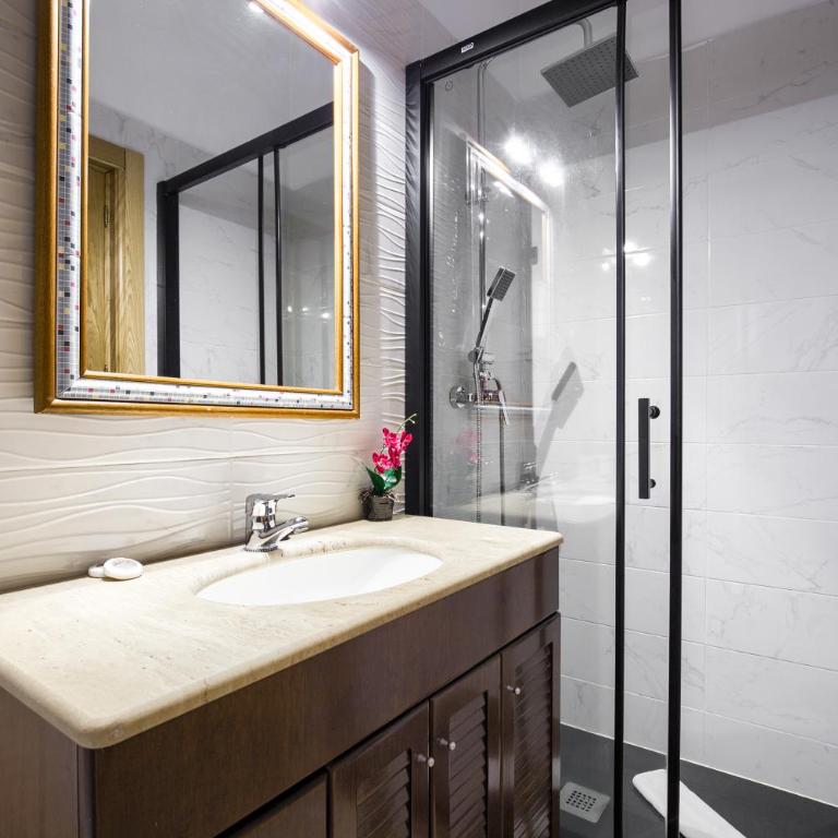 Tirso de Molina I - 3 dormitorios, 2 baños - Three-Bedroom Apartment - 6
