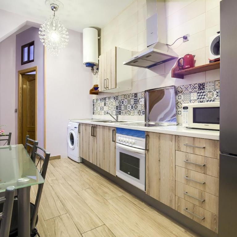 Tirso de Molina I - 3 dormitorios, 2 baños - Three-Bedroom Apartment - 5