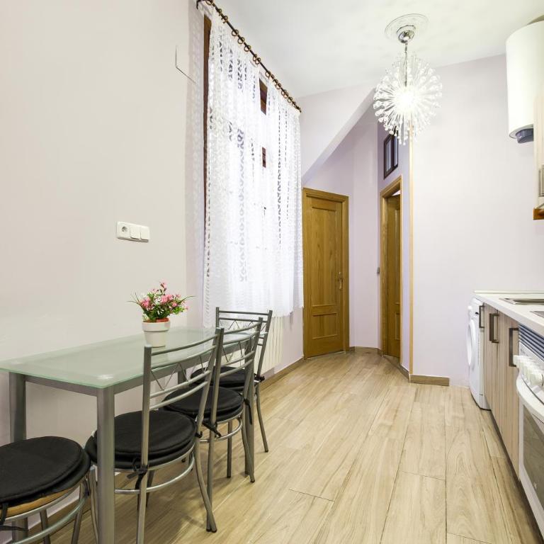 Tirso de Molina I - 3 dormitorios, 2 baños - Three-Bedroom Apartment - 23