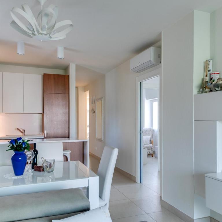 RICCIONE sul MARE con servizio SPIAGGIA e AQUAPARK - Apartment with View and Balcony - 12