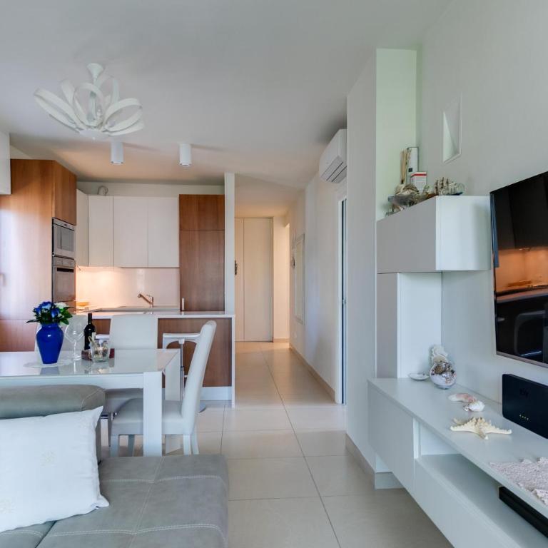 RICCIONE sul MARE con servizio SPIAGGIA e AQUAPARK - Apartment with View and Balcony - 16