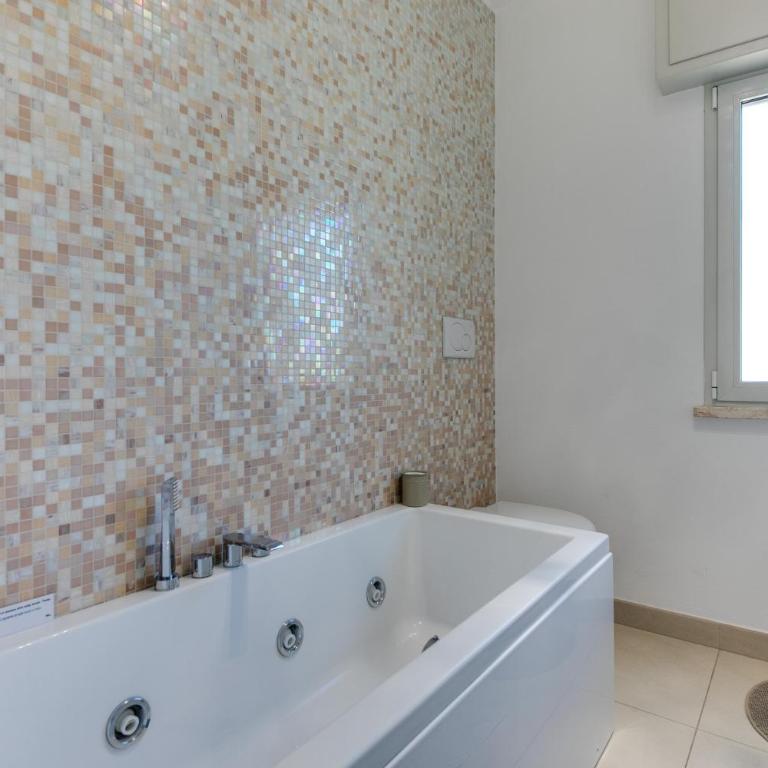 RICCIONE sul MARE con servizio SPIAGGIA e AQUAPARK - Apartment with View and Balcony - 57