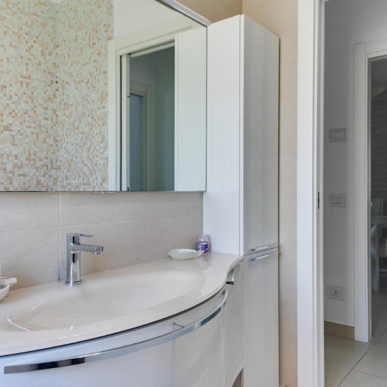 RICCIONE sul MARE con servizio SPIAGGIA e AQUAPARK - Apartment with View and Balcony - 59