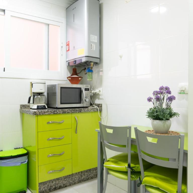 LAS ARENAS - HOME RENt MALAGA - Three-Bedroom Apartment - 14