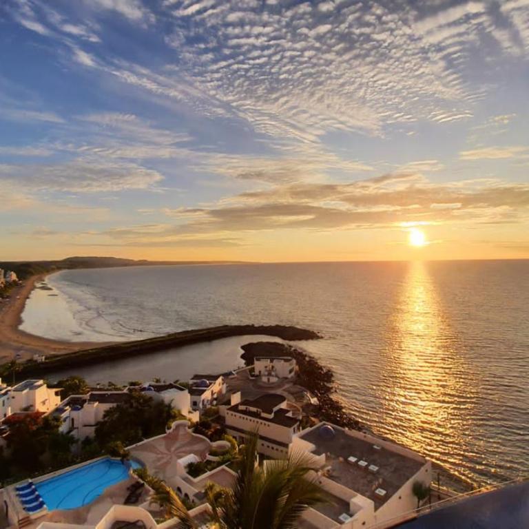 Duplex de lujo - Three-Bedroom Apartment - 1