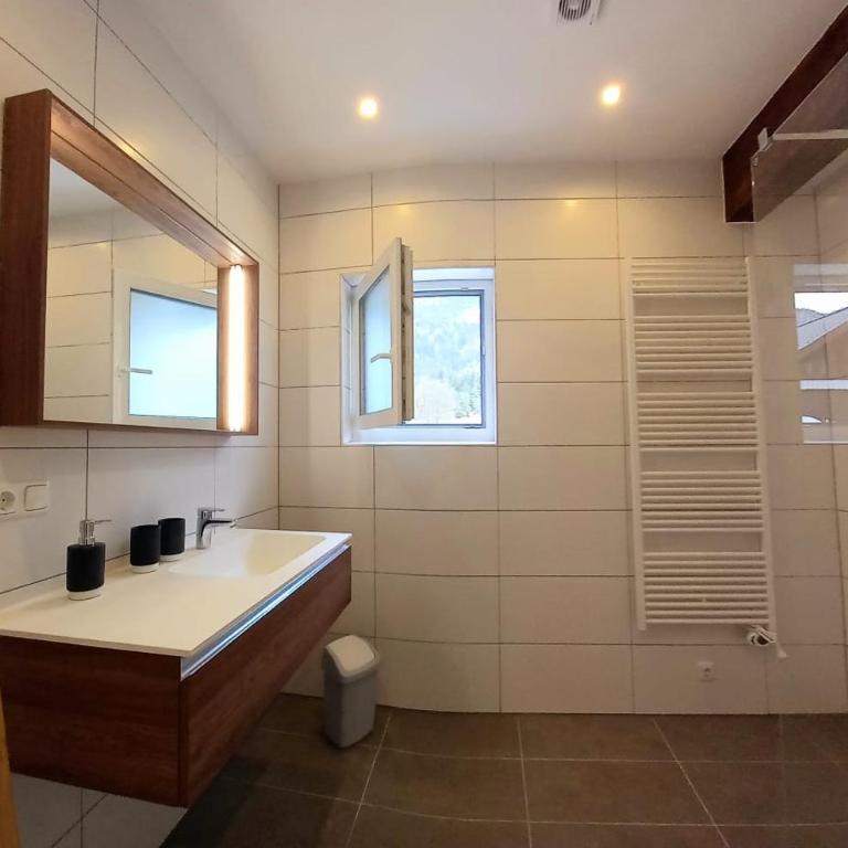 Alie Gusta - Apartment mit 2 Schlafzimmern und Bergblick - 8