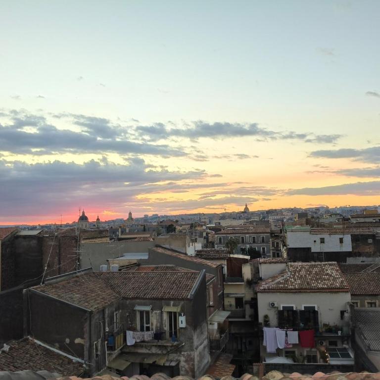 Attico con terrazzo al centro storico di Catania - Appartamento con 2 Camere da Letto, Terrazza e Vista Mare - 5