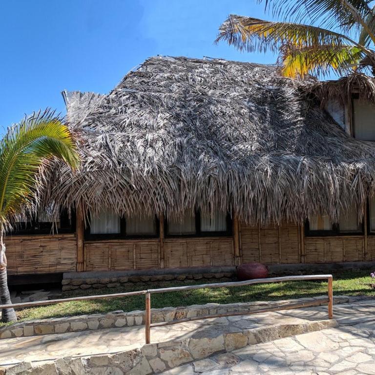 Casitas en Vichayito, a Pasos de la Playa - Three-Bedroom Vacation Home - 2
