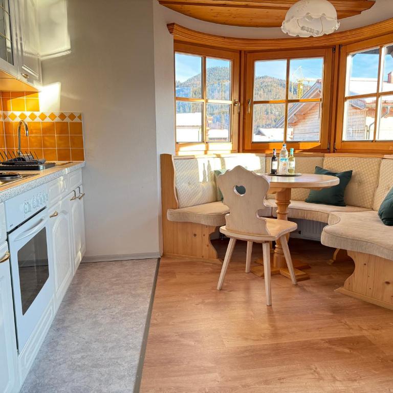 Alpenflair Apartments - Deluxe Doppelzimmer mit Balkon - 4