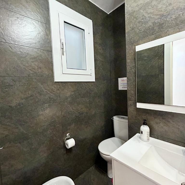 Apartment carrer d'Olesa - Three-Bedroom Apartment - 24