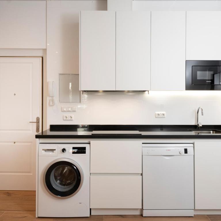 EnjoyGranada PLAZA DEL CARMEN 1B - Two-Bedroom Superior Apartment - 13