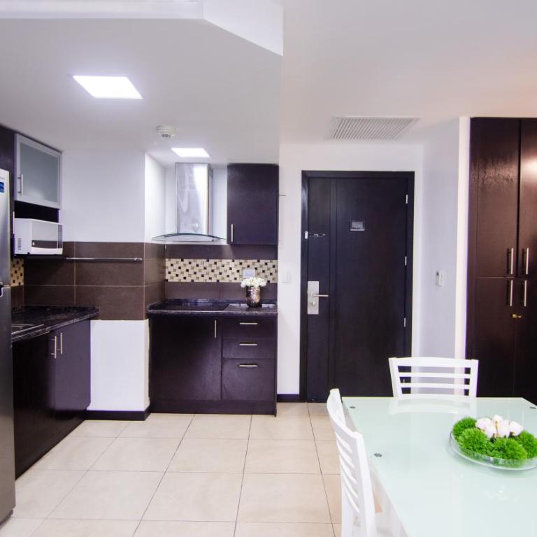 Puerto Santa Ana Luxury Suites Guayaquil - Apartamento de 2 dormitorios con vistas a la piscina - 16