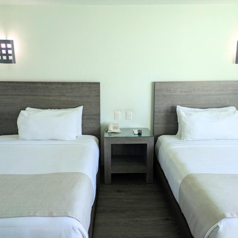 We Hotel Aeropuerto - Double Room with Two Double Beds With Street View - 7