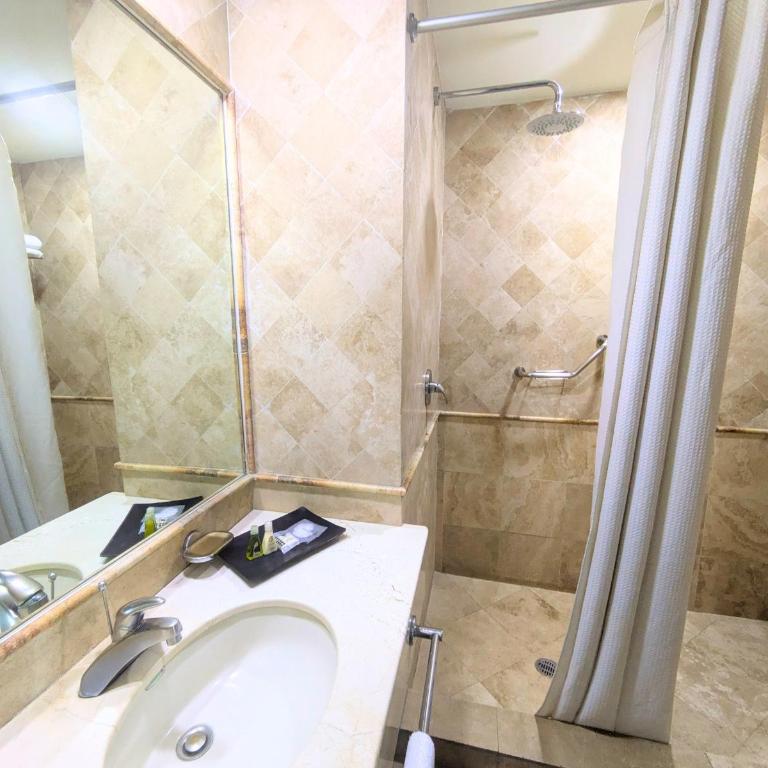 We Hotel Aeropuerto - Double Room with Two Double Beds With Street View - 8