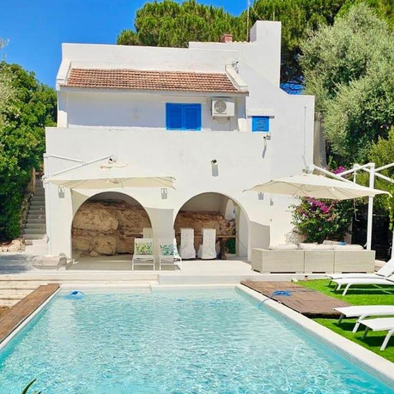 Luxury Ostuni Beachfront Villa with Pool & Private Parking - Villa - 1