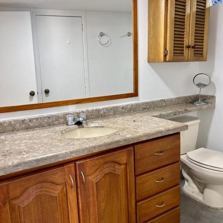 Apartamentos Por dias Laguito Ctg - Family Room with Balcony - 36