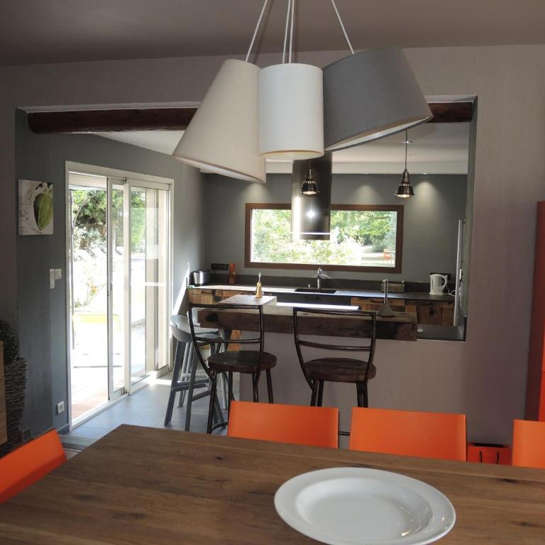 Holiday Home in L'Isle-sur-la-Sorgue with Pool - Casa Vacanze con 4 Camere da Letto - 11