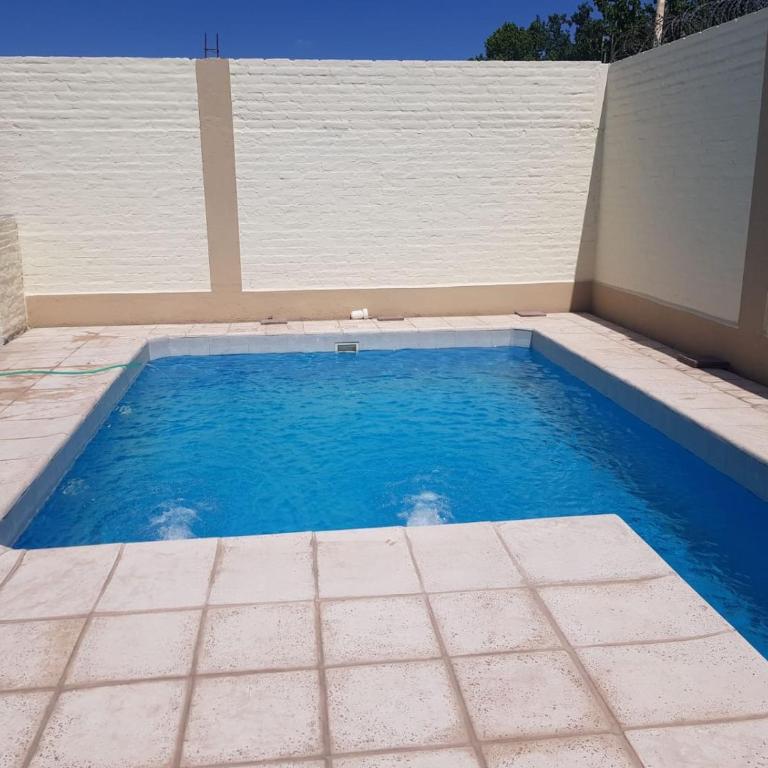 Casa amplia con Pileta - Two-Bedroom House - 1