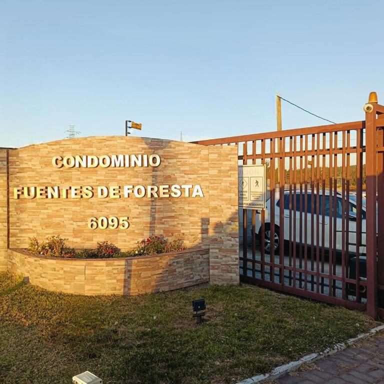 Departamento a pasos de la ruta 160 - Two-Bedroom Apartment with Balcony - 14