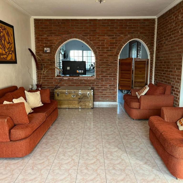 Spacious 3BDR house in Chivilcoy with swimming pool and view - Casa de 3 dormitorios - 1