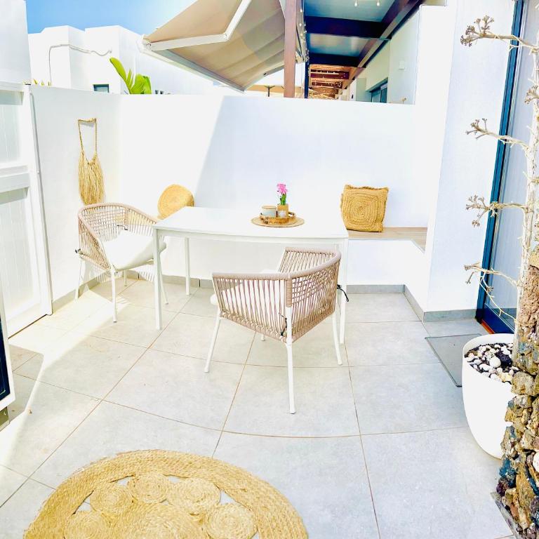 El Palmeral - Exlusive Villa with Private, Heated Pool in Corralejo - Two-Bedroom Villa - 38