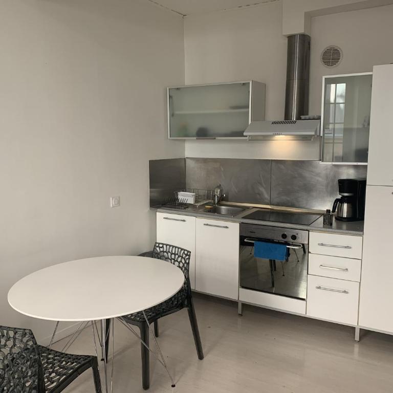 Grand Studio Historique 30m2 - hypercentre - Appartement 1 Chambre - 4