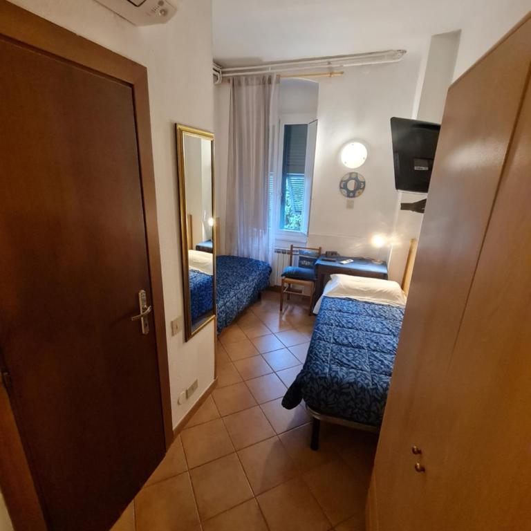 Albergo Genio - Camera Doppia con Letti Singoli con Bagno Privato - 4