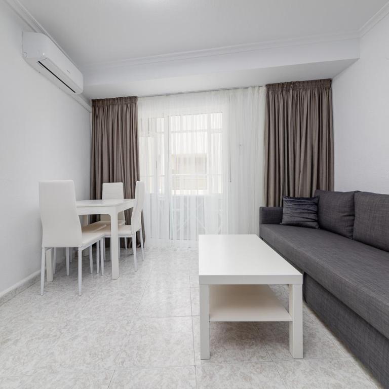 Calle Concordia 86, two bedroom apartment, up to 6 guests, near Del Cura beach,supermarket Mercadona and central bus station - Two-Bedroom Apartment - 3
