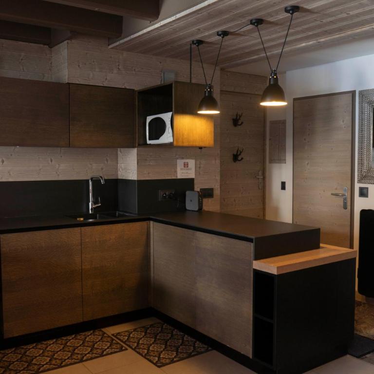 Résidence VAL VILLAGE, skis aux pieds, Duplex 3 chambres 75 m2 - by MONTBLANC LODGE - Appartement 3 Chambres - 5