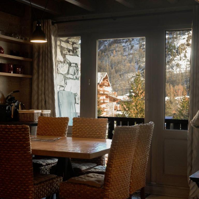 Résidence VAL VILLAGE, skis aux pieds, Duplex 3 chambres 75 m2 - by MONTBLANC LODGE - Appartement 3 Chambres - 6