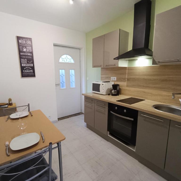 Appartement tout equipé à 600m du centre thermal - Apartamento de 1 dormitorio - 1