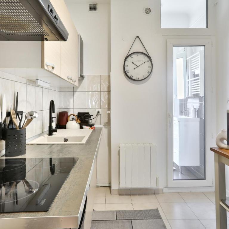 Lovely quiet 2 rooms close to center with balcony - Appartement 2 Chambres - 13