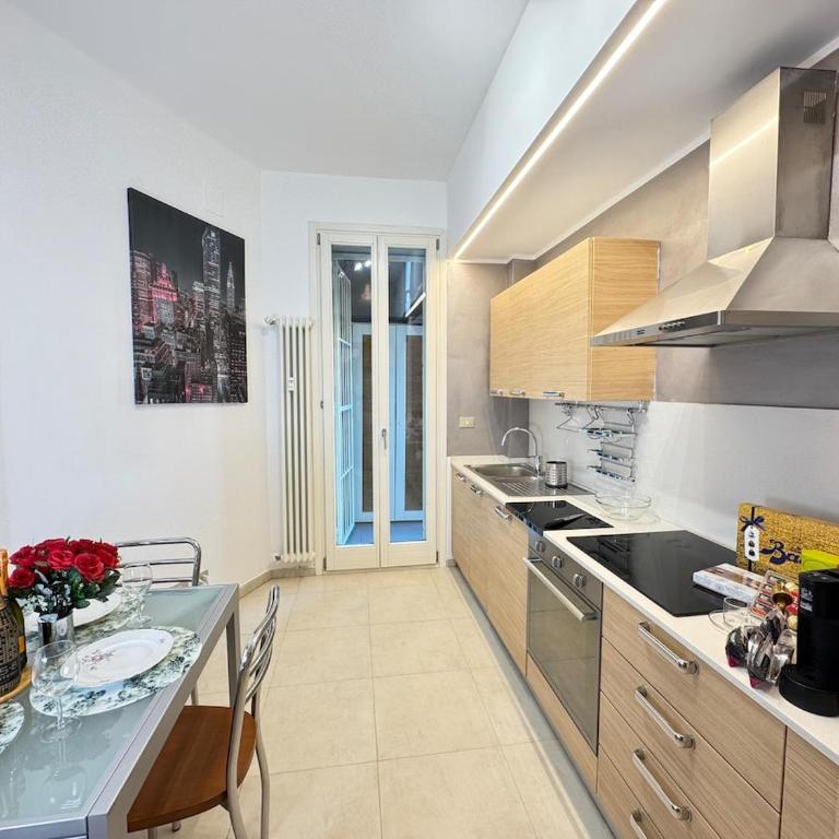 Armonia House - 2 minutes from the central station - Appartamento con 2 Camere da Letto - 4
